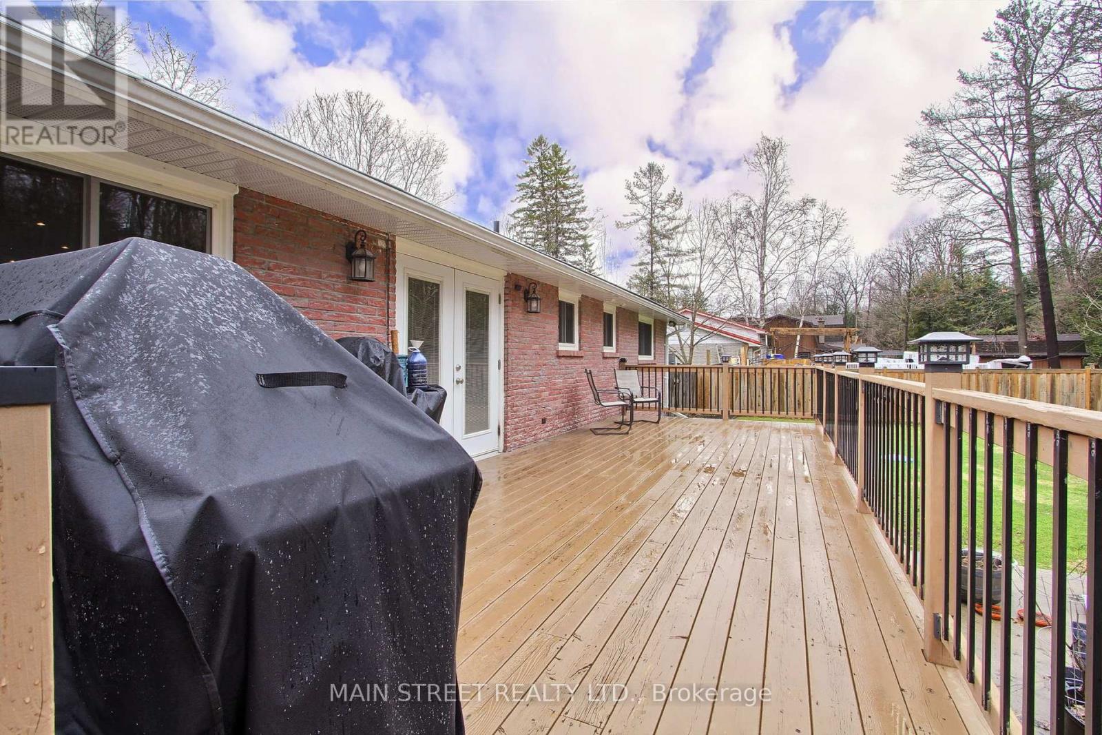 52 Maple Avenue, Georgina, Ontario  L0E 1R0 - Photo 13 - N12987684
