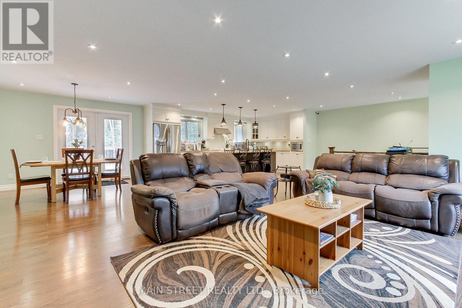 52 Maple Avenue, Georgina, Ontario  L0E 1R0 - Photo 5 - N12987684