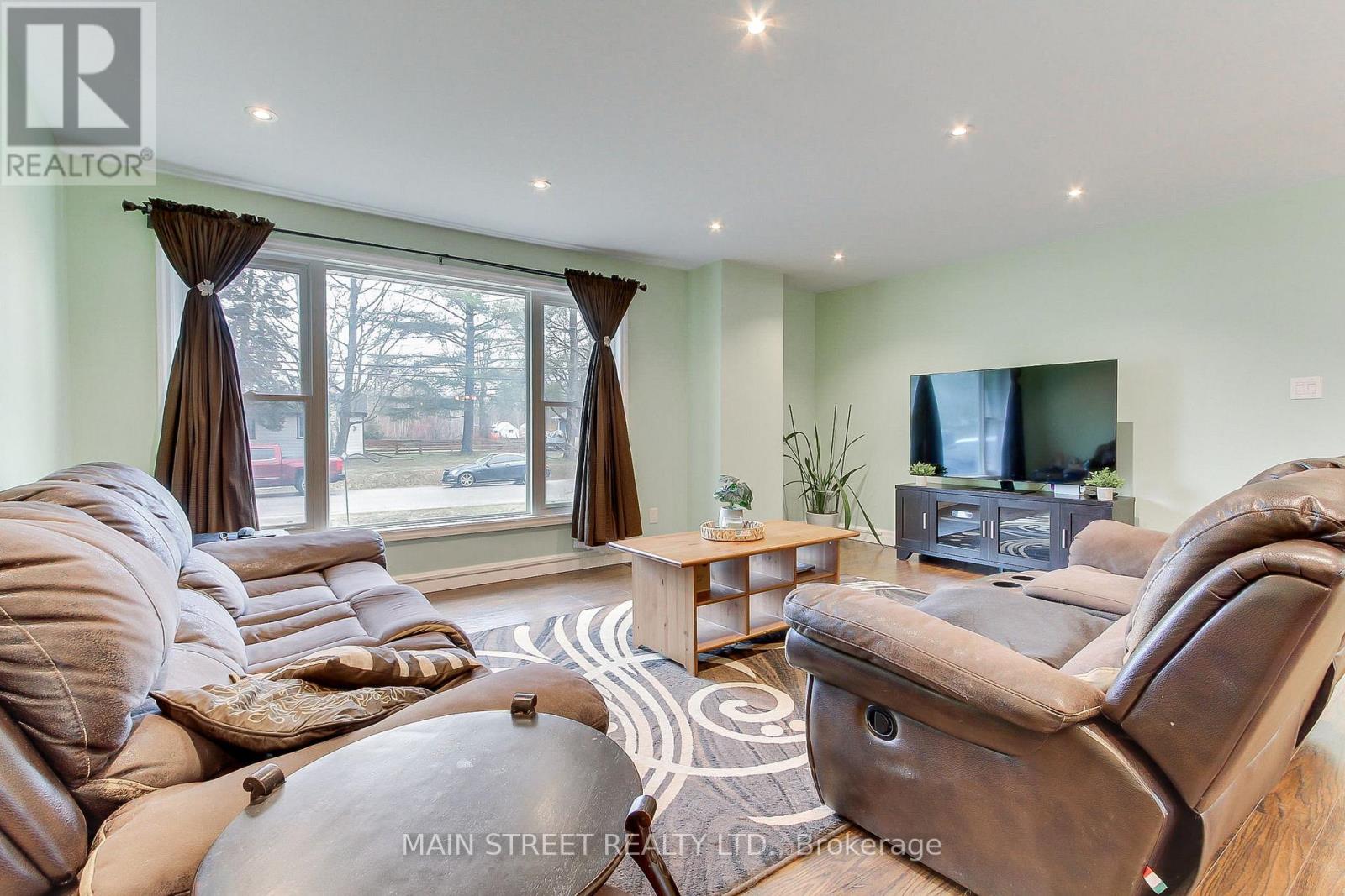 52 Maple Avenue, Georgina, Ontario  L0E 1R0 - Photo 6 - N12987684