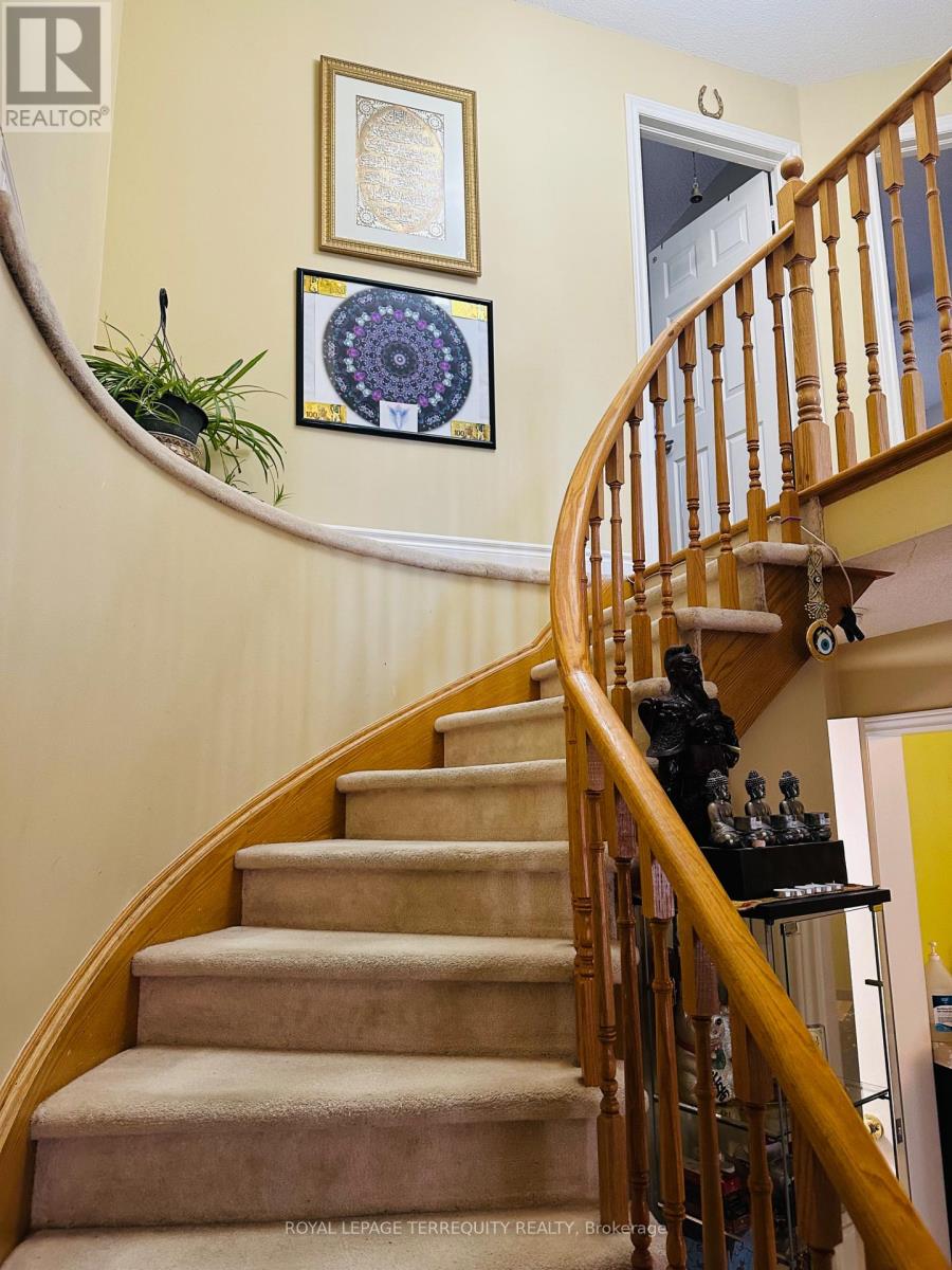 35 Raquel Street, Barrie, Ontario  L4N 9S4 - Photo 2 - S12987670