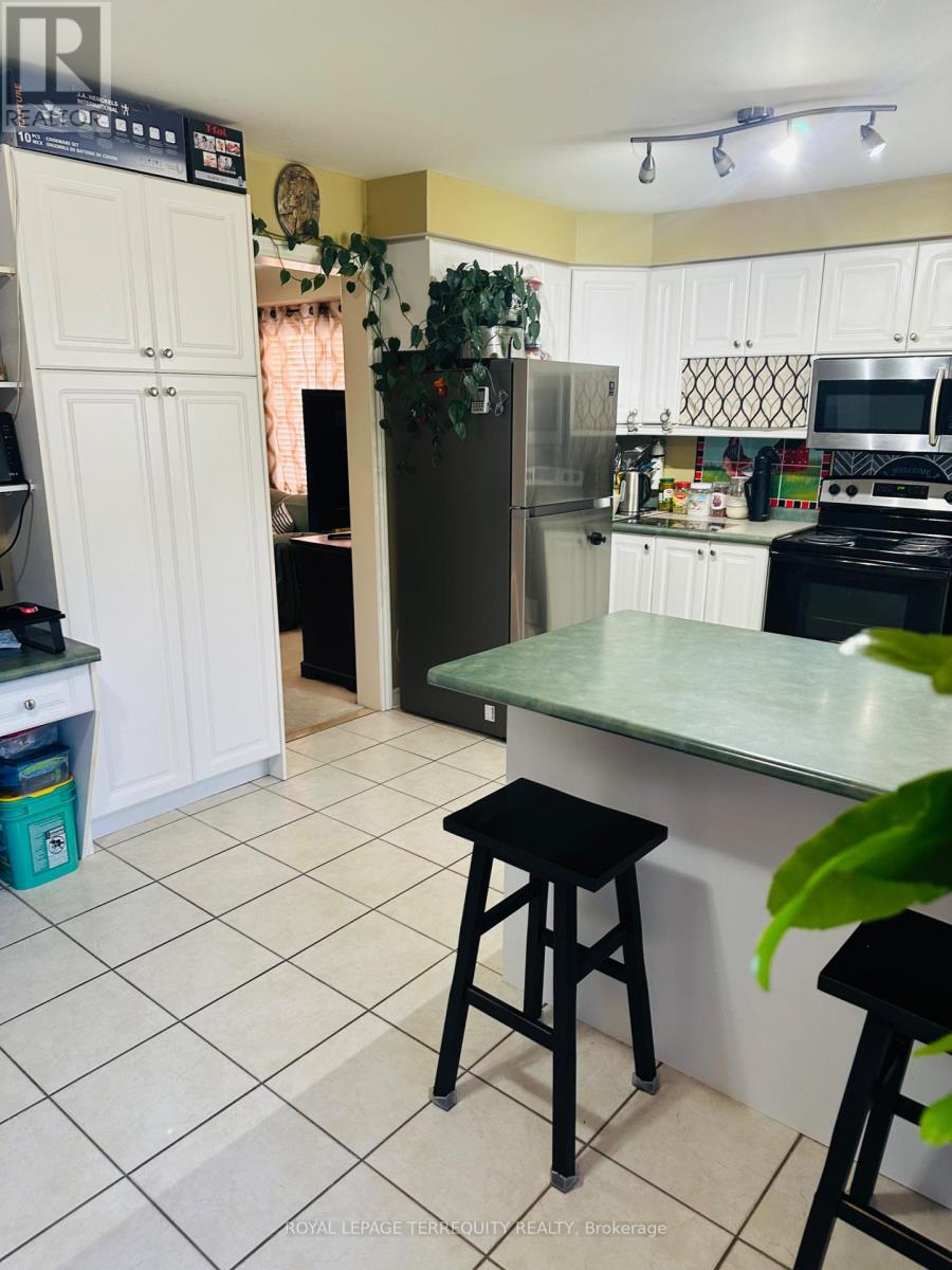 35 Raquel Street, Barrie, Ontario  L4N 9S4 - Photo 5 - S12987670