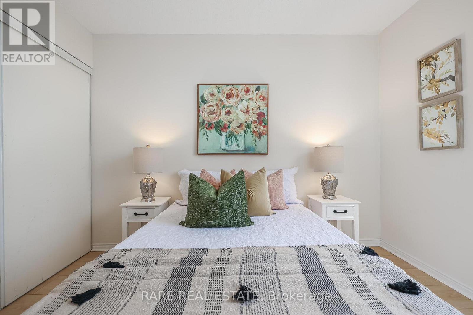 812 - 135 Hillcrest Avenue, Mississauga, Ontario  L5B 4B1 - Photo 13 - W12987666