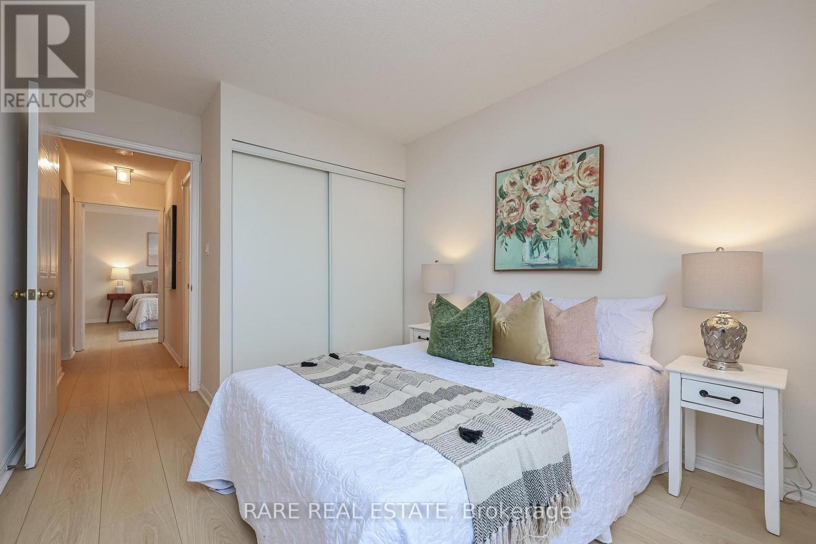 812 - 135 Hillcrest Avenue, Mississauga, Ontario  L5B 4B1 - Photo 14 - W12987666