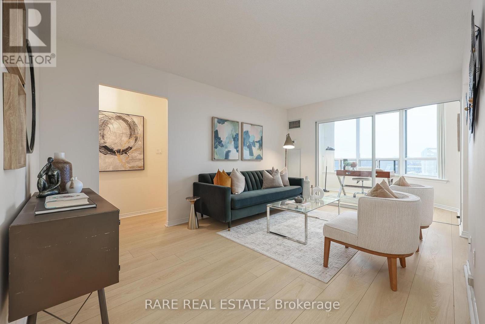 812 - 135 Hillcrest Avenue, Mississauga, Ontario  L5B 4B1 - Photo 3 - W12987666