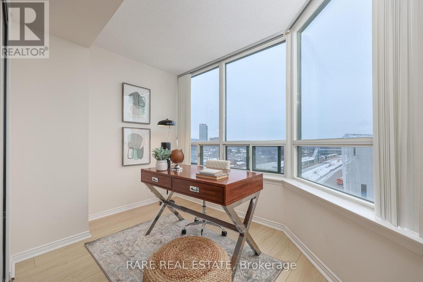 812 - 135 Hillcrest Avenue, Mississauga, Ontario  L5B 4B1 - Photo 6 - W12987666