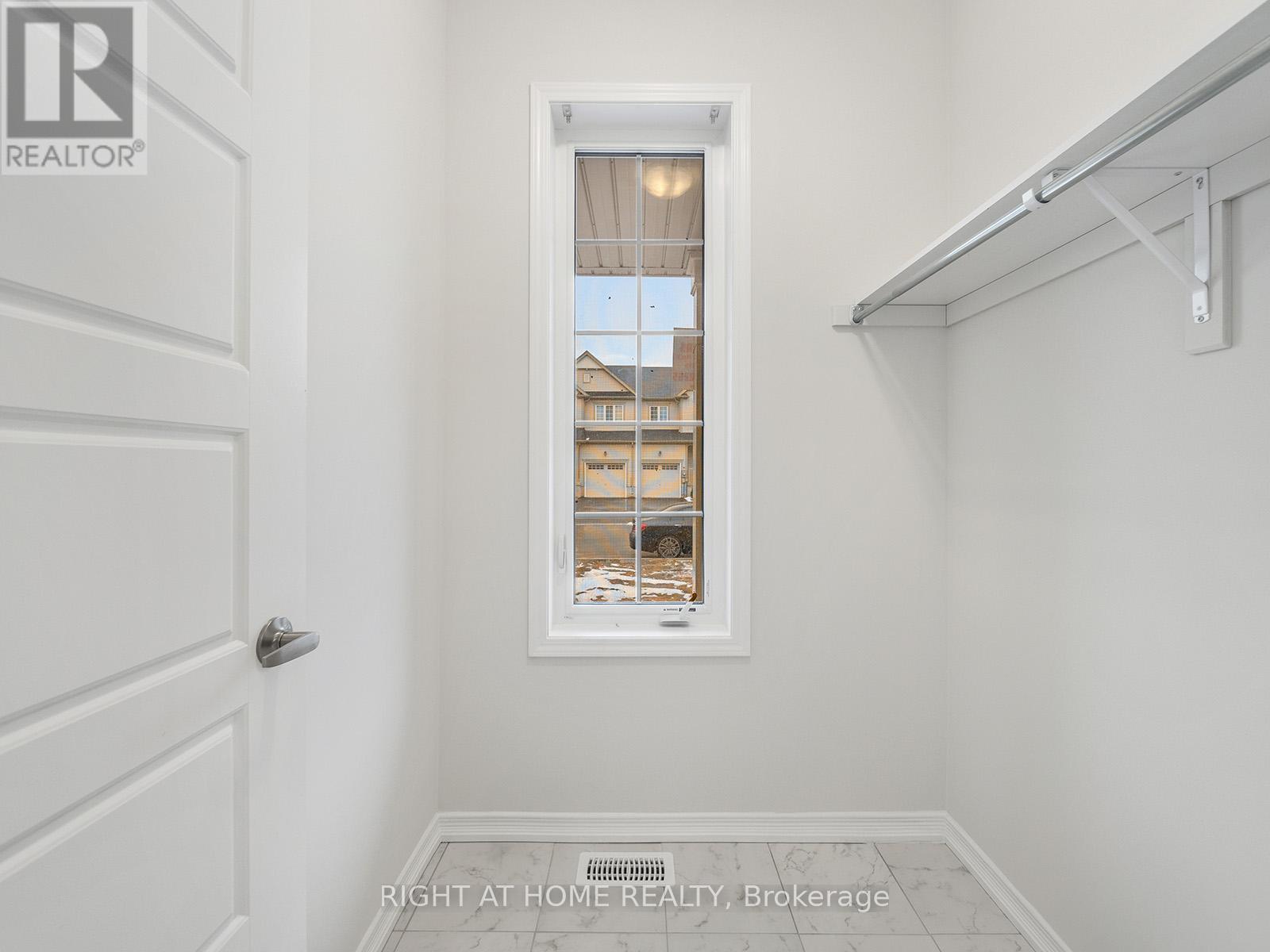 139 Munro Circle, Brantford, Ontario  N3T 5L5 - Photo 4 - X12987678