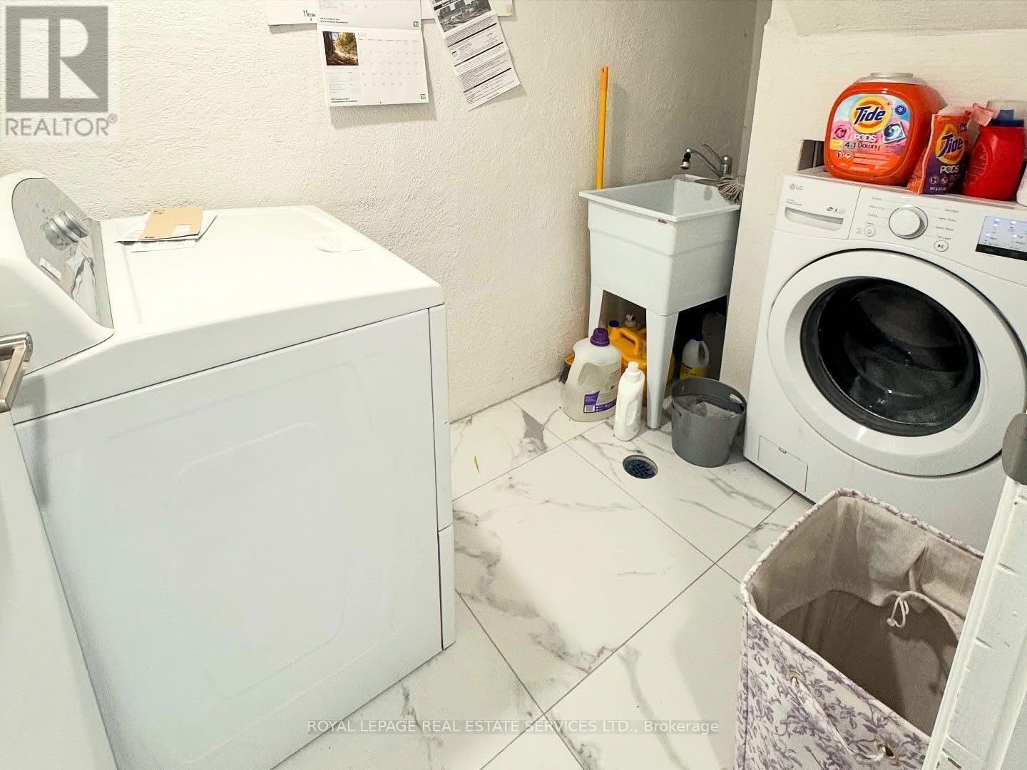 Lower - 177 Gooch Avenue, Toronto, Ontario  M6L 4L9 - Photo 8 - W12987586