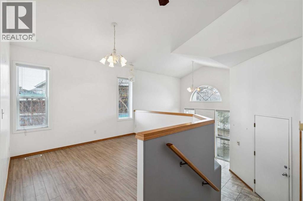 70 Anaheim Green Ne, Calgary, Alberta  T1Y 7A6 - Photo 5 - A2258872