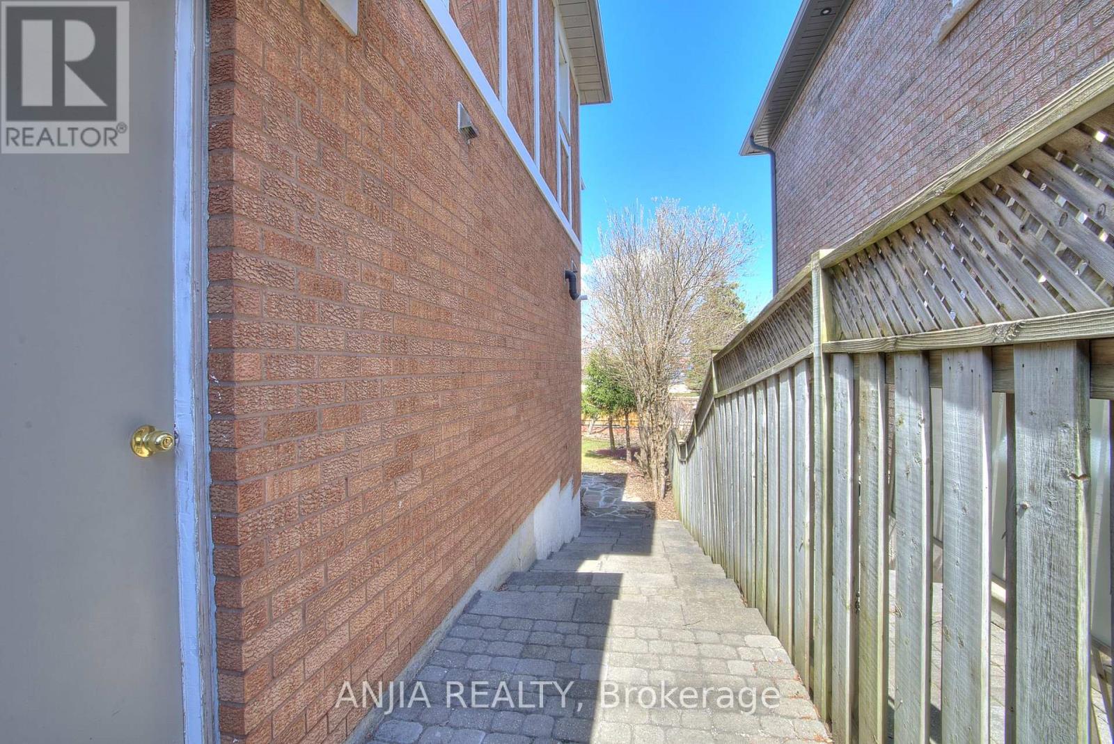 22 Chiltern Hill, Richmond Hill, Ontario  L4B 3B8 - Photo 21 - N12986632