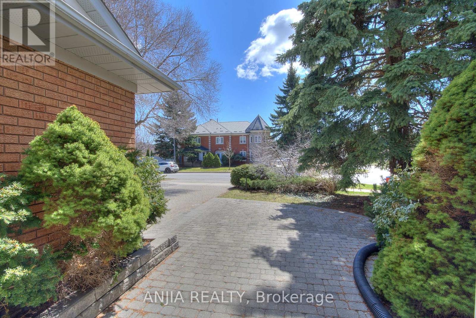 22 Chiltern Hill, Richmond Hill, Ontario  L4B 3B8 - Photo 20 - N12986632