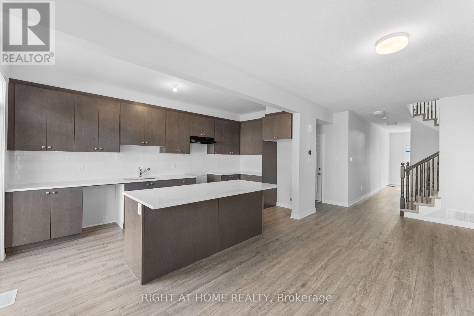 717 Tincture Place S, Ottawa, Ontario  K2W 0P3 - Photo 4 - X12987692