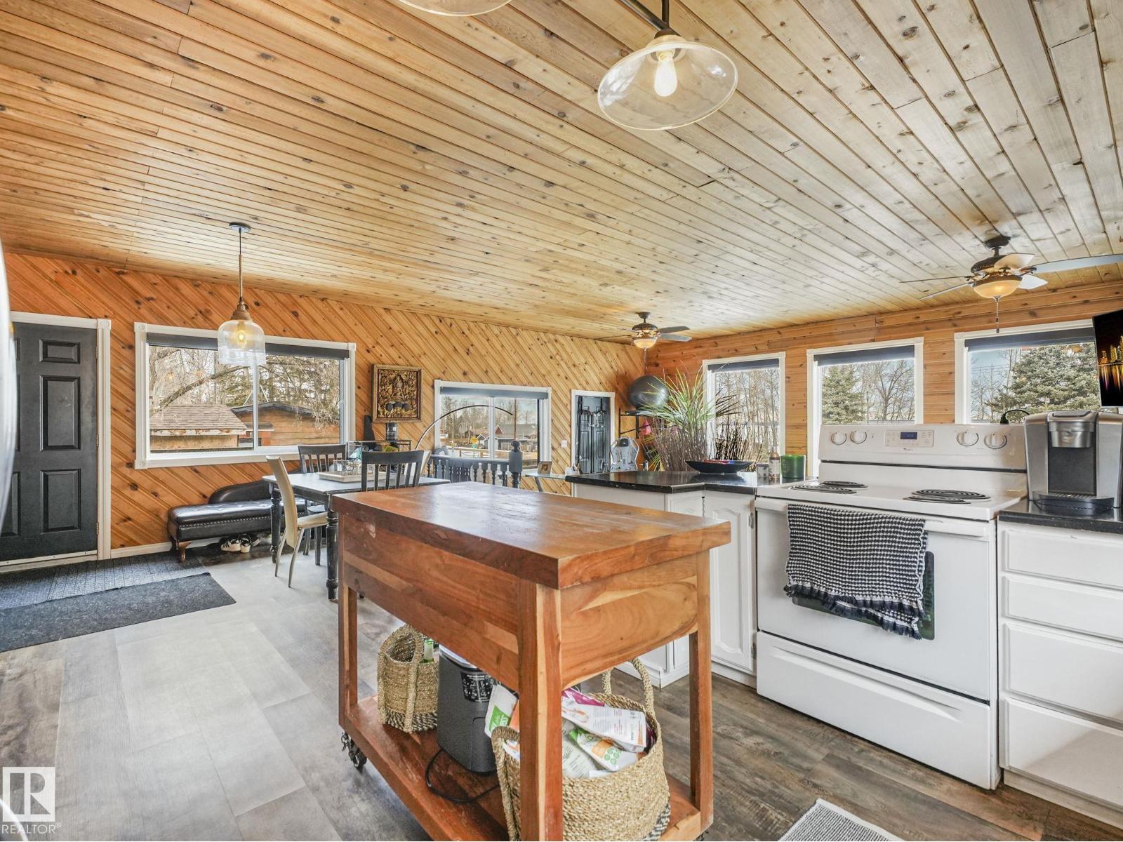 213 Crystal Springs Dr, Rural Wetaskiwin County, Alberta  T0C 2V0 - Photo 9 - E4481021