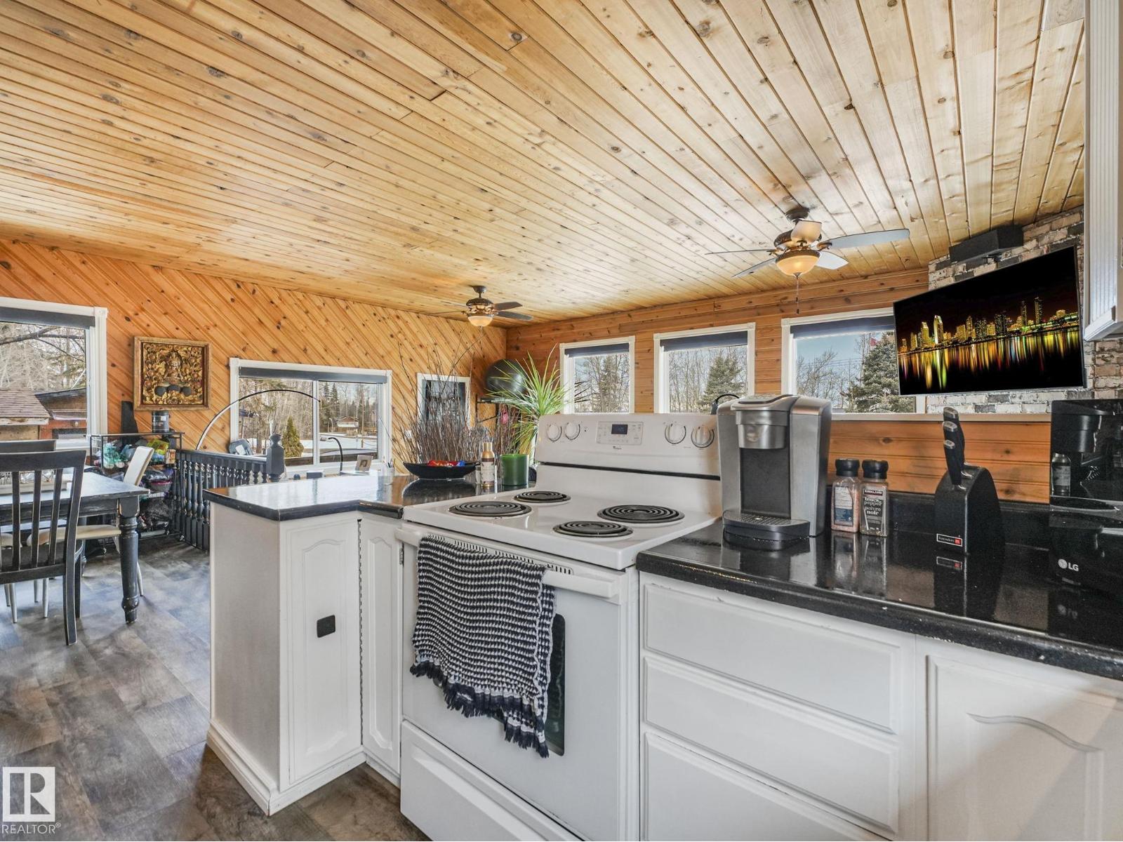 213 Crystal Springs Dr, Rural Wetaskiwin County, Alberta  T0C 2V0 - Photo 13 - E4481021