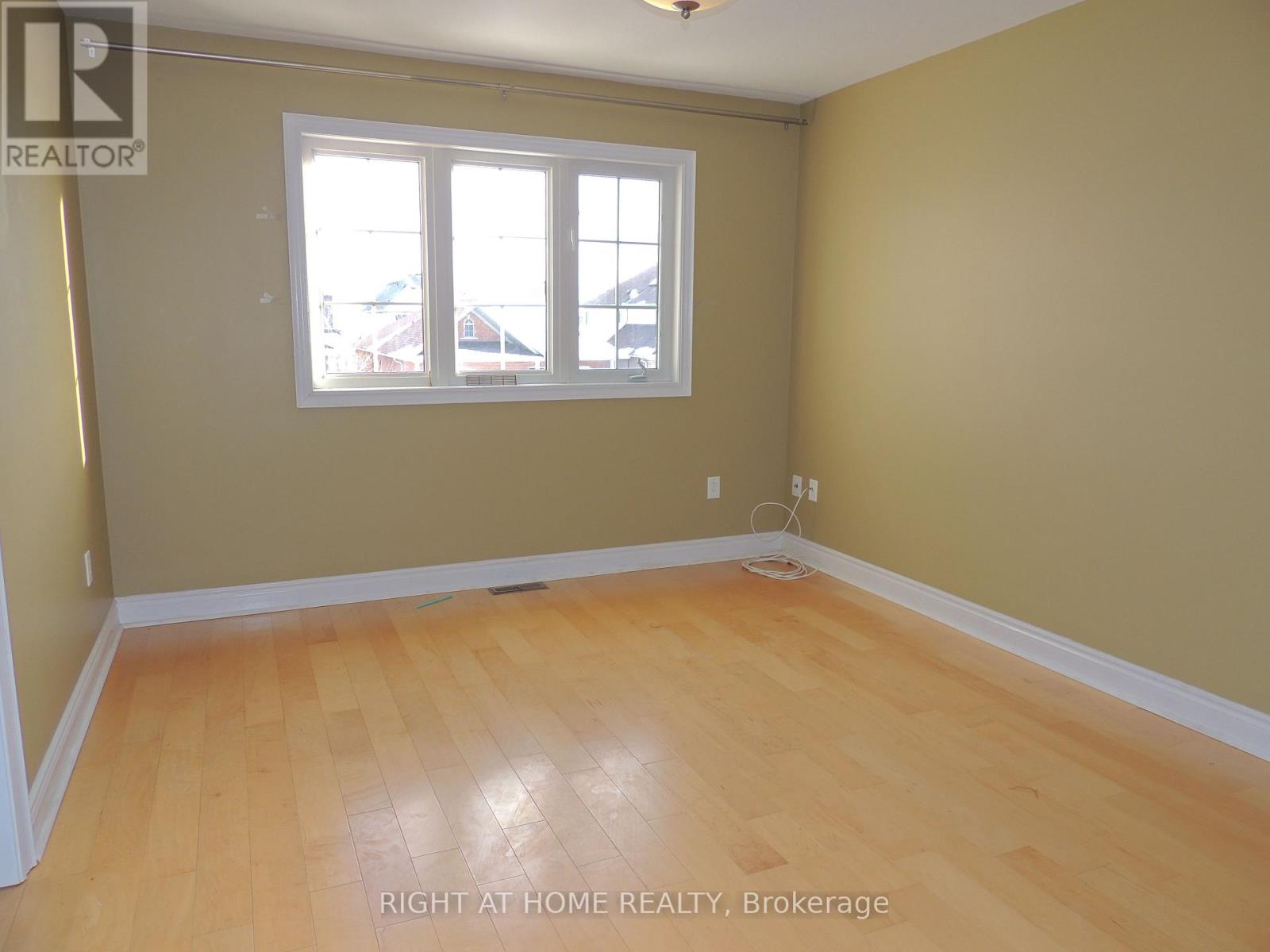 Upper - 42 Westminster Circle N, Barrie, Ontario L4M 0A5 - Photo 11 - S12987696