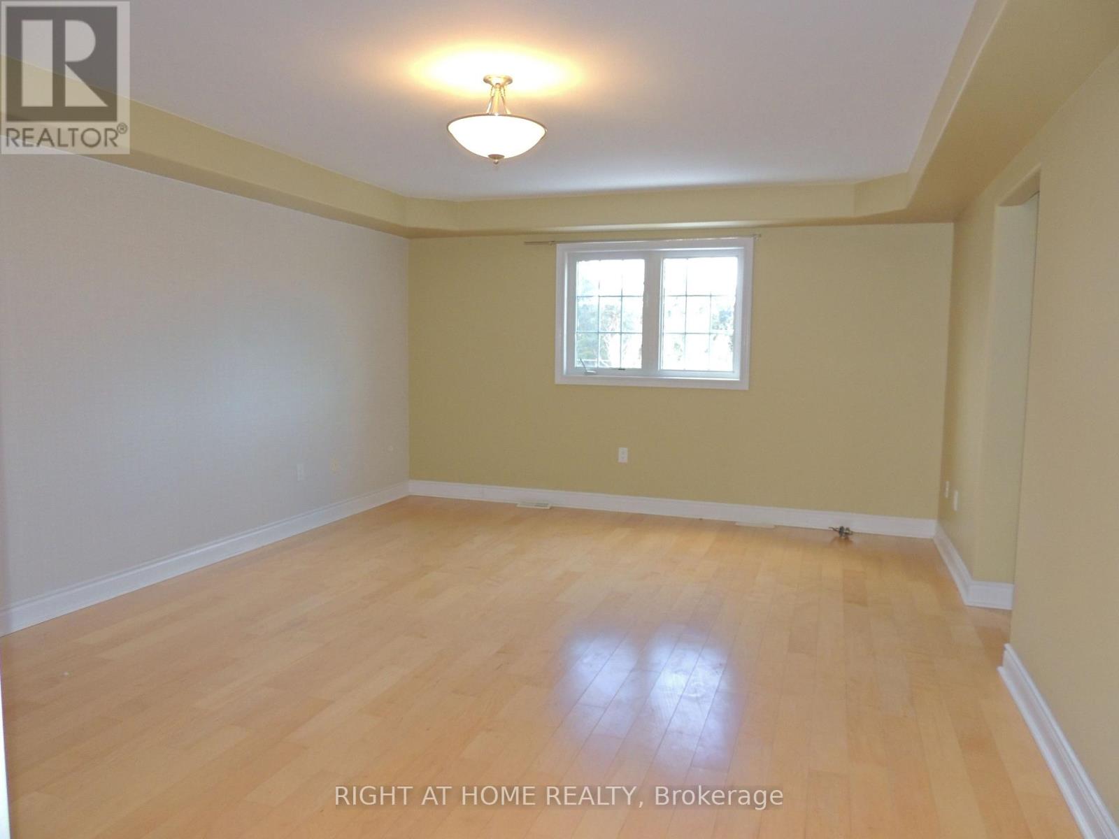 Upper - 42 Westminster Circle N, Barrie, Ontario L4M 0A5 - Photo 13 - S12987696