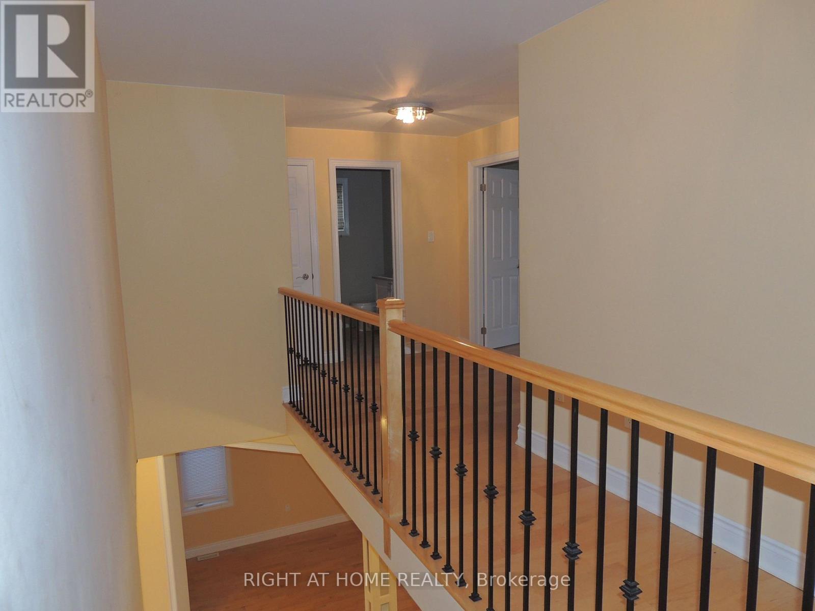 Upper - 42 Westminster Circle N, Barrie, Ontario L4M 0A5 - Photo 18 - S12987696