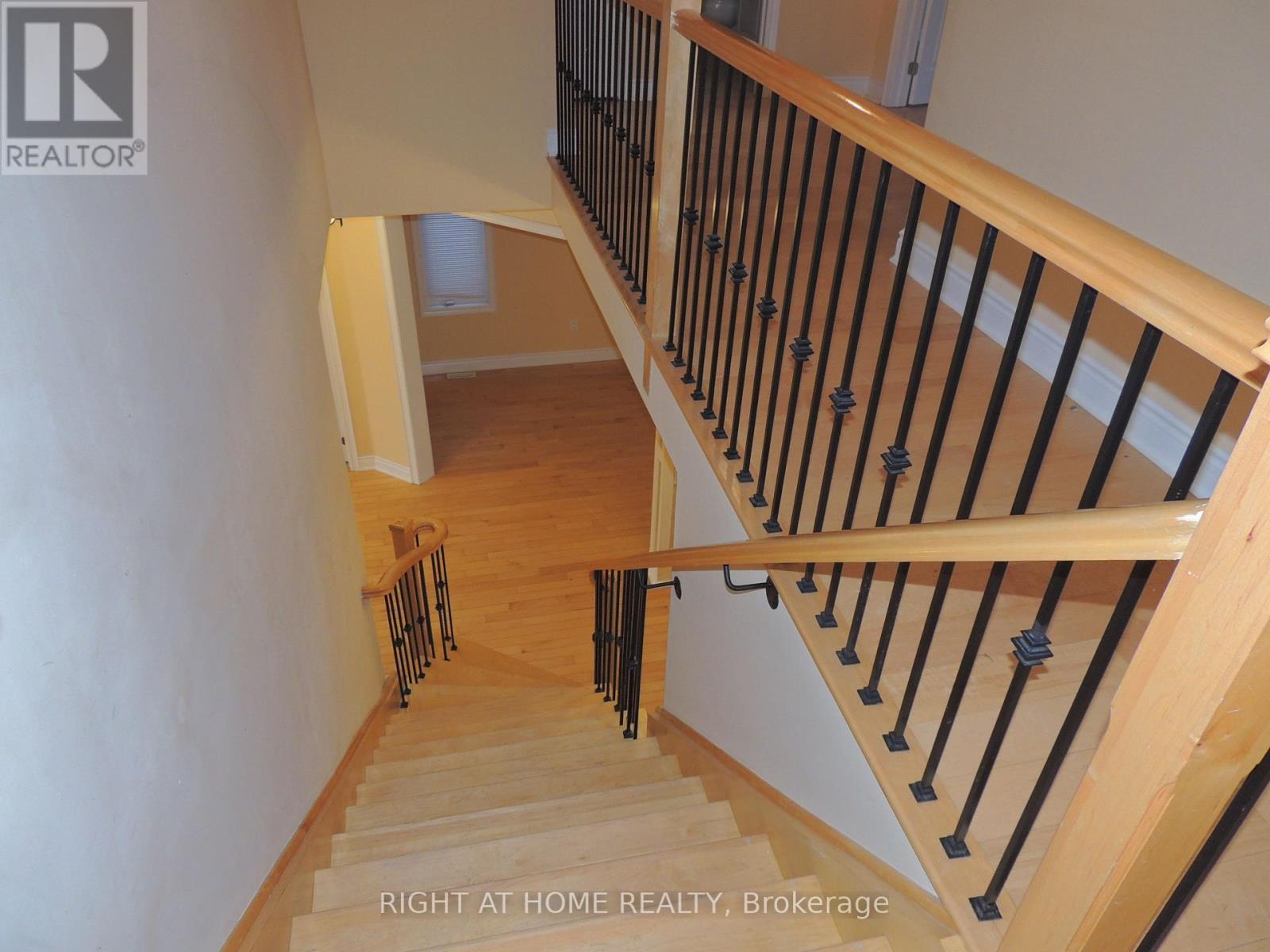 Upper - 42 Westminster Circle N, Barrie, Ontario L4M 0A5 - Photo 19 - S12987696