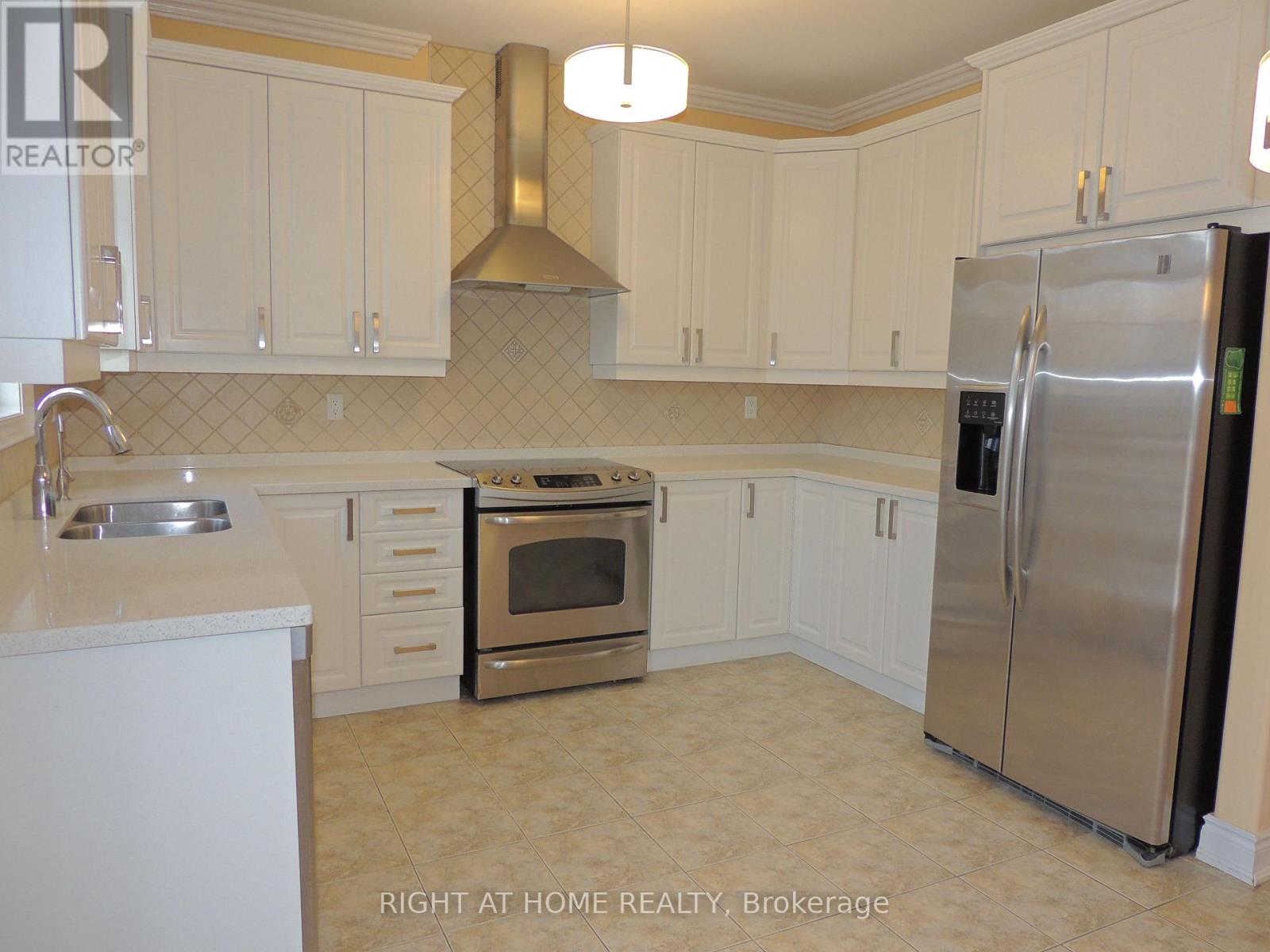 Upper - 42 Westminster Circle N, Barrie, Ontario L4M 0A5 - Photo 6 - S12987696