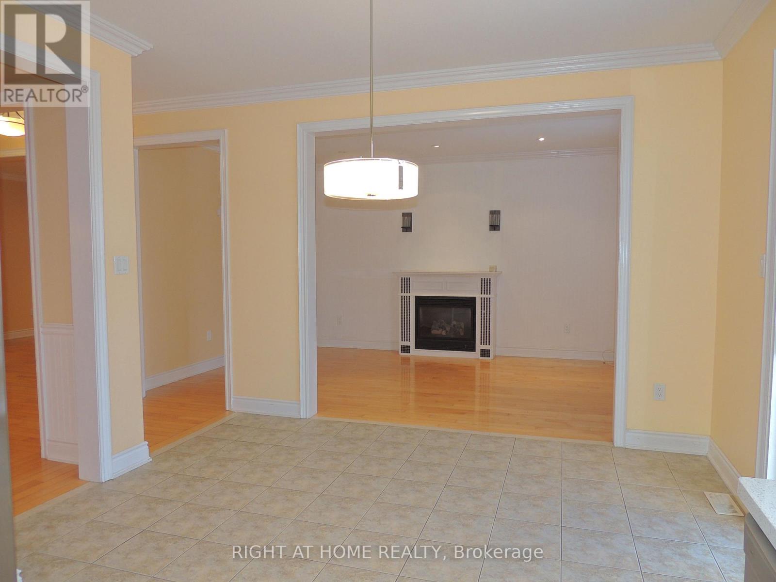 Upper - 42 Westminster Circle N, Barrie, Ontario L4M 0A5 - Photo 7 - S12987696