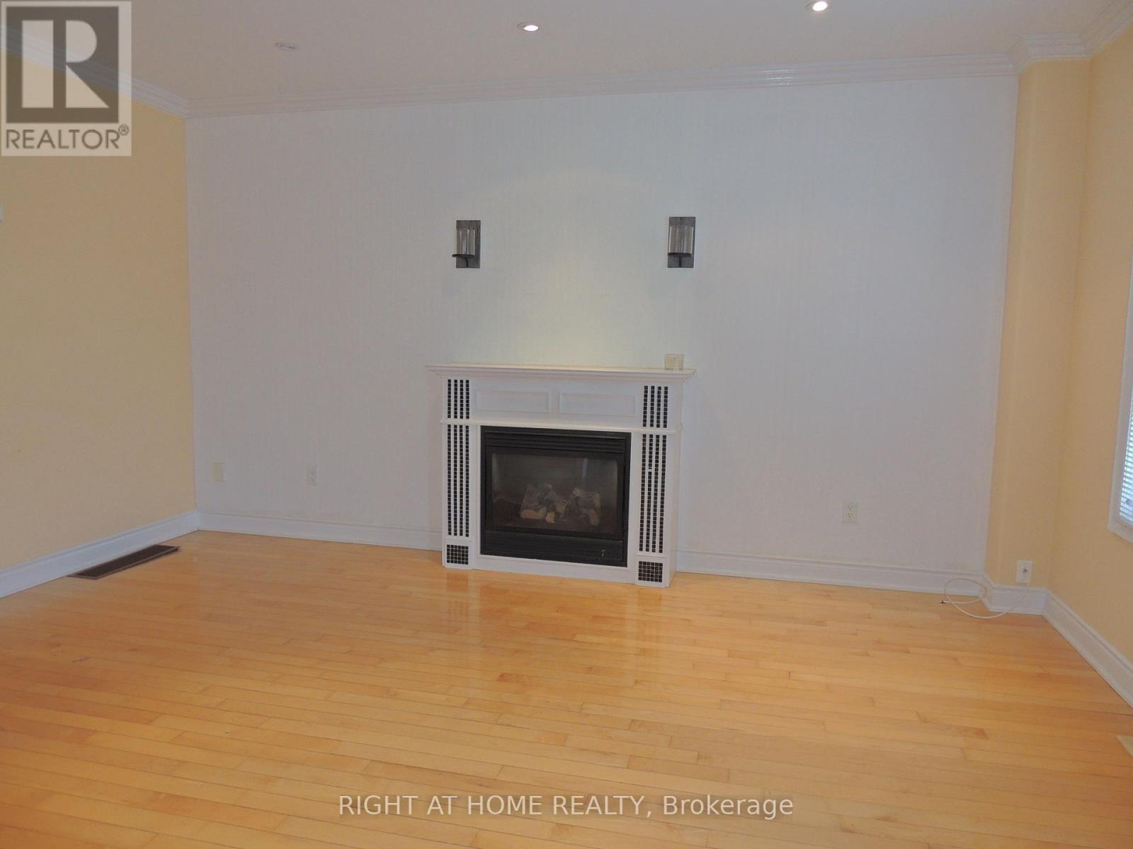 Upper - 42 Westminster Circle N, Barrie, Ontario L4M 0A5 - Photo 8 - S12987696