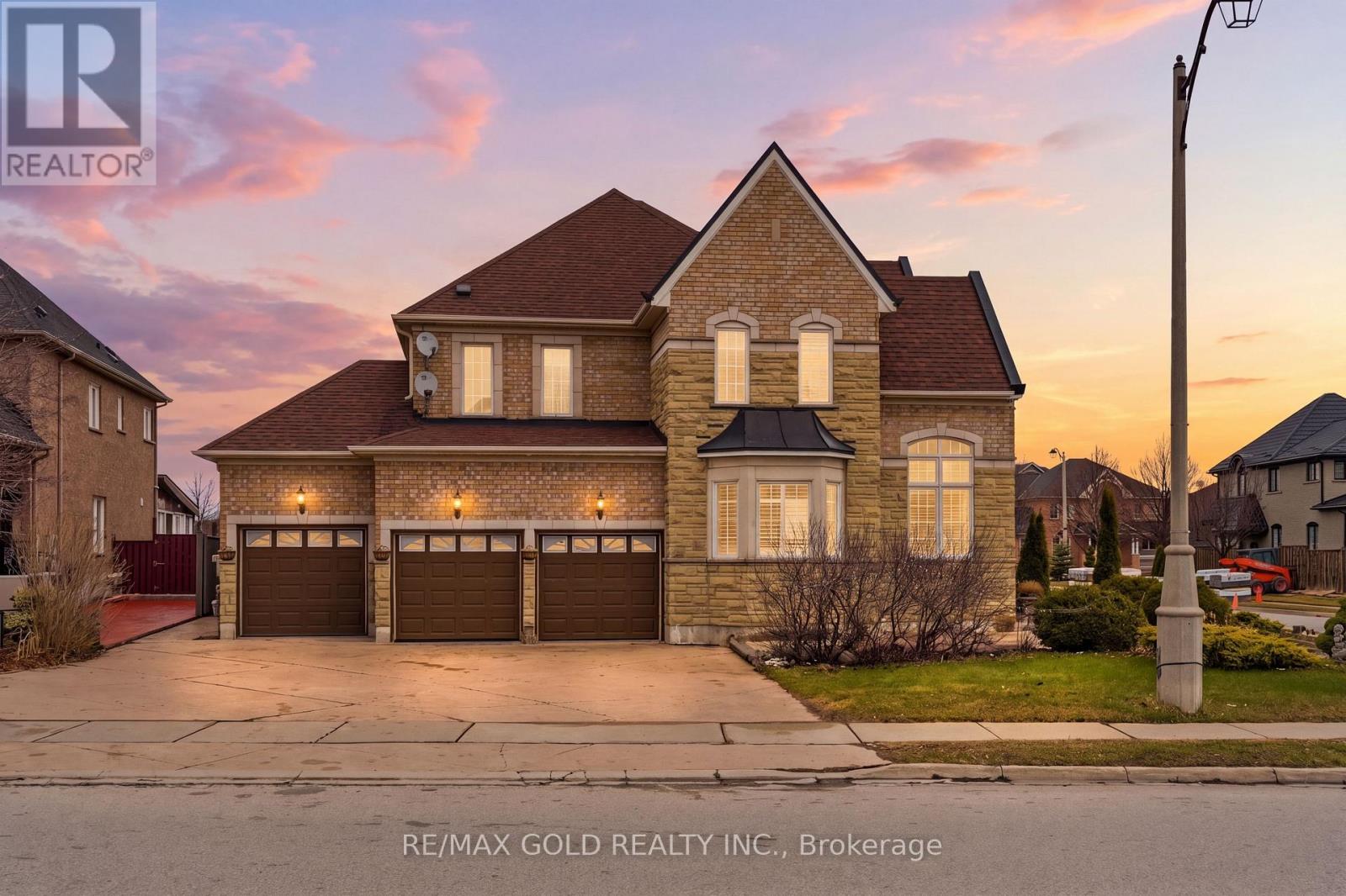 2 CALDERSTONE ROAD, Brampton, Ontario