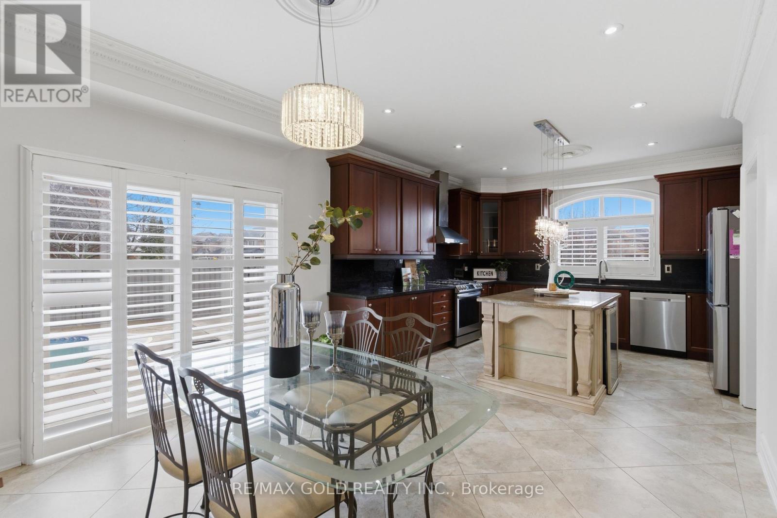 2 Calderstone Road, Brampton, Ontario  L6P 2A4 - Photo 11 - W12980560