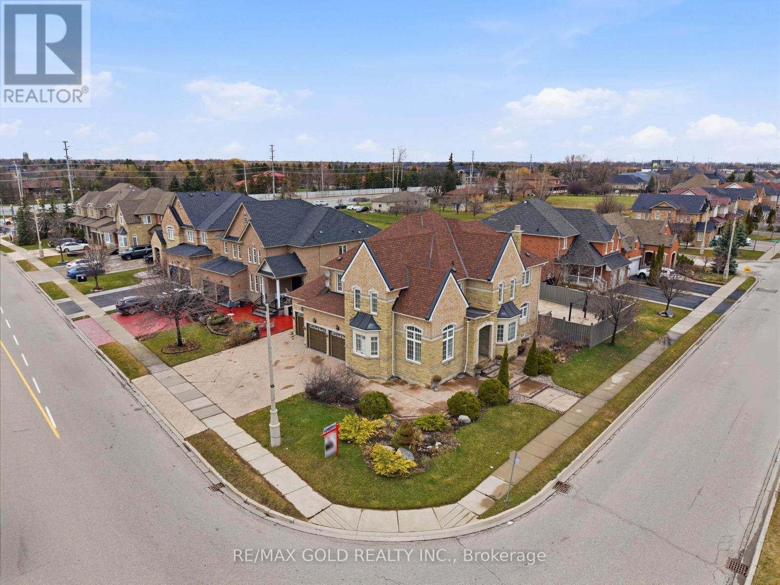 2 Calderstone Road, Brampton, Ontario  L6P 2A4 - Photo 3 - W12980560