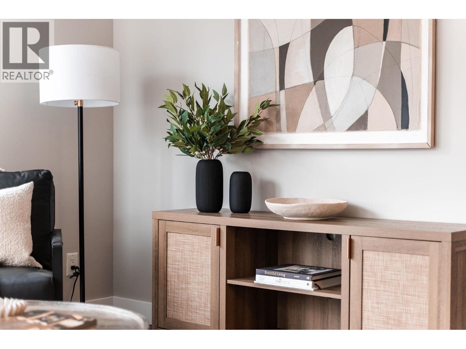 202 1323 Homer Street, Vancouver, British Columbia  V6B 5T1 - Photo 2 - R3084426