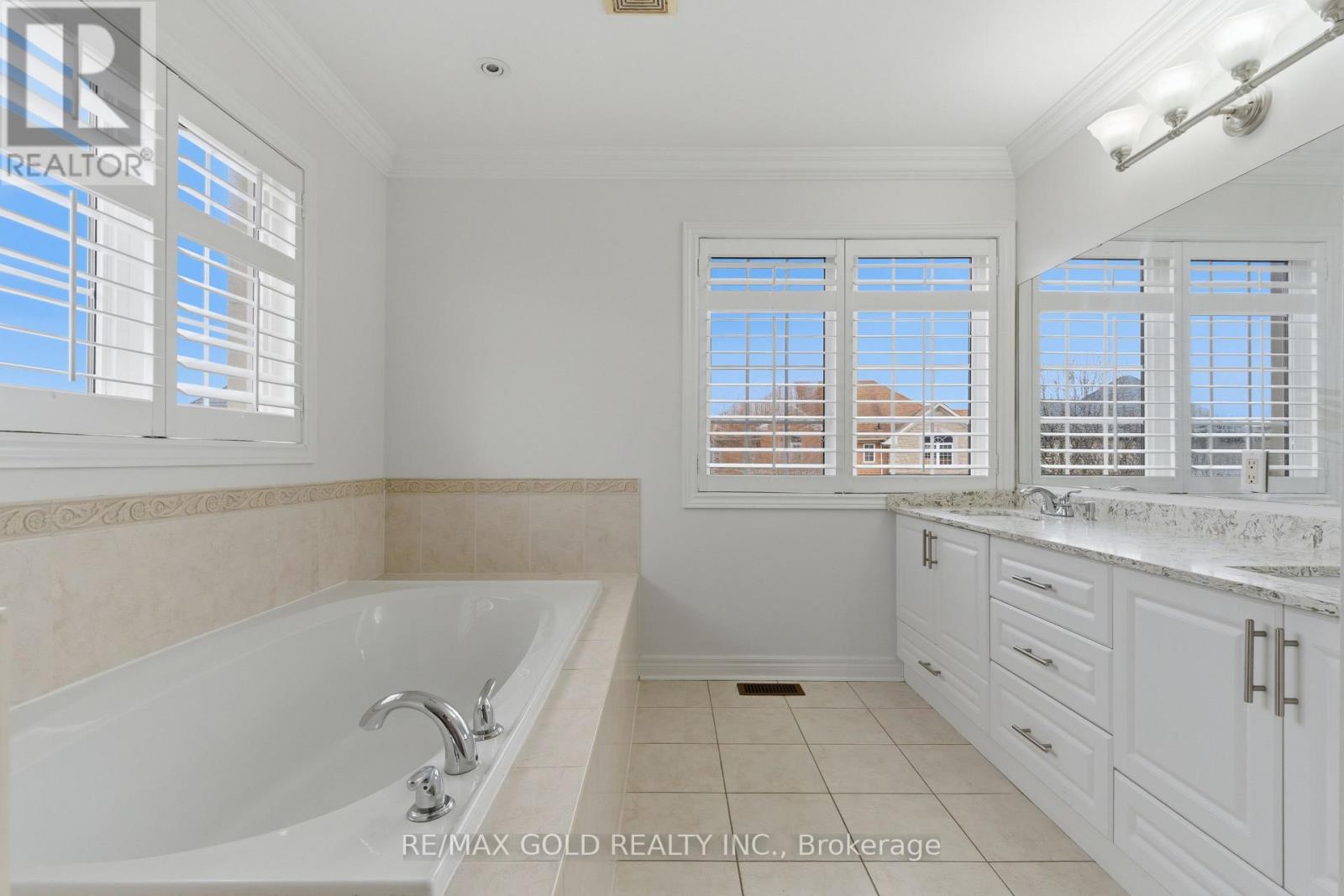 2 Calderstone Road, Brampton, Ontario  L6P 2A4 - Photo 23 - W12980560