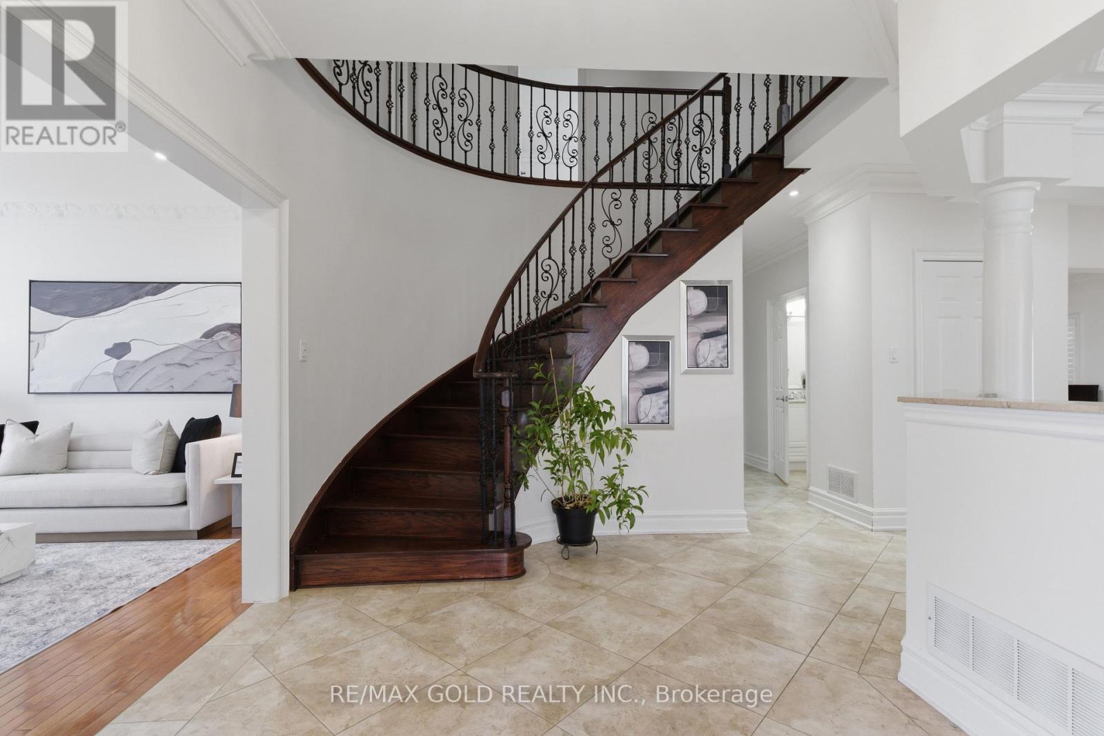 2 Calderstone Road, Brampton, Ontario  L6P 2A4 - Photo 6 - W12980560