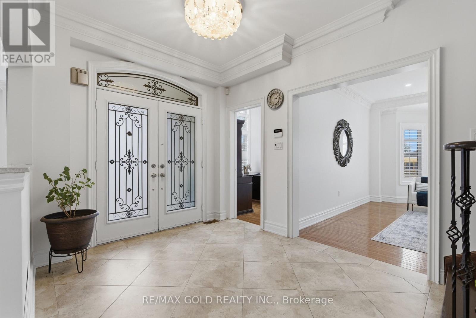 2 Calderstone Road, Brampton, Ontario  L6P 2A4 - Photo 5 - W12980560