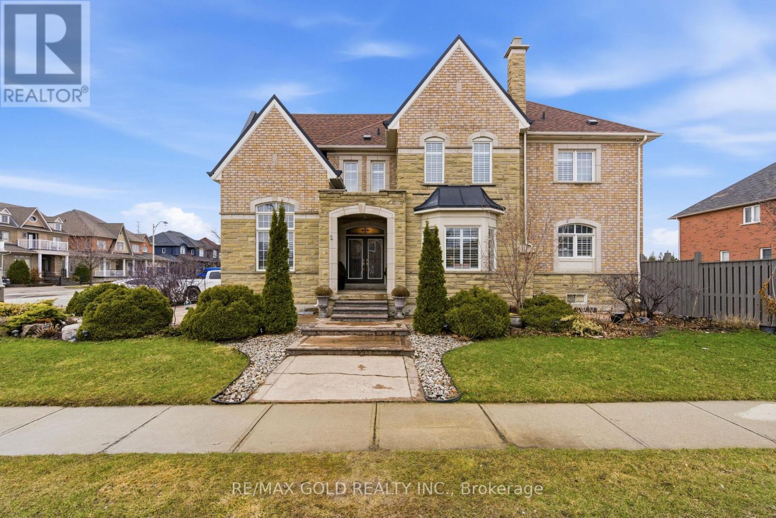 2 Calderstone Road, Brampton, Ontario  L6P 2A4 - Photo 4 - W12980560