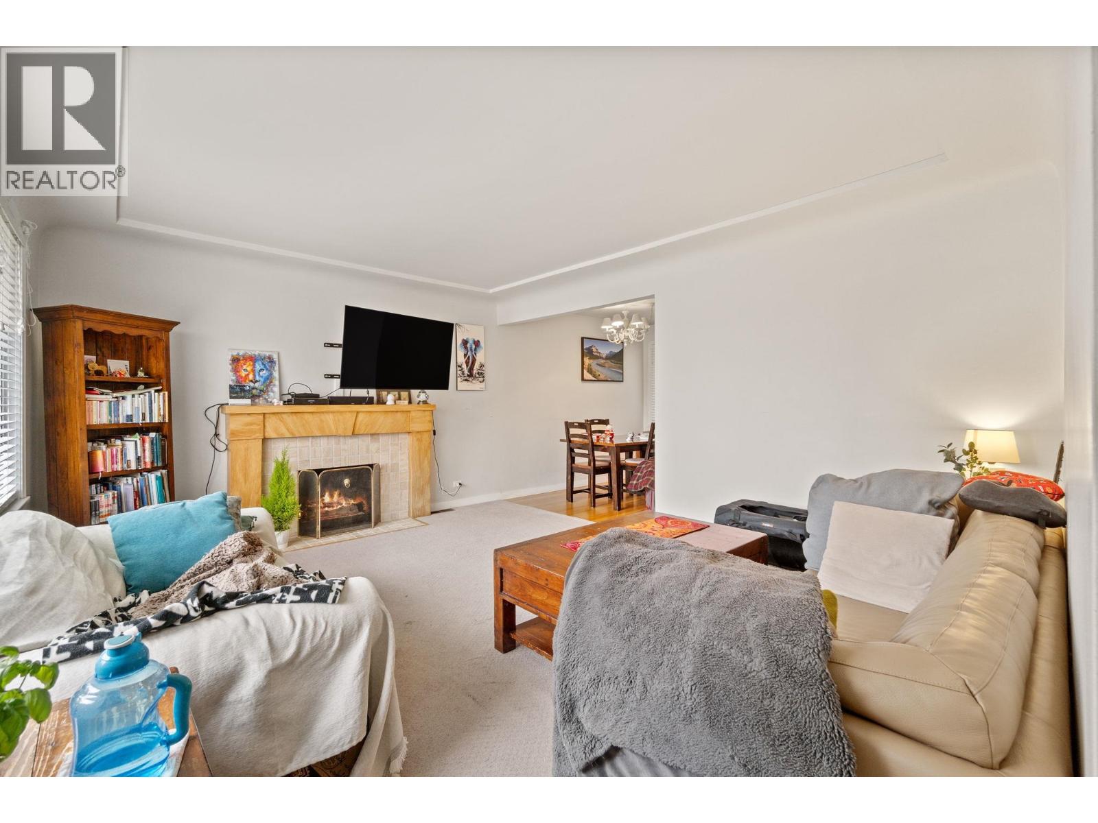 3977 Forest Street, Burnaby, British Columbia  V5G 1W7 - Photo 11 - R3108103