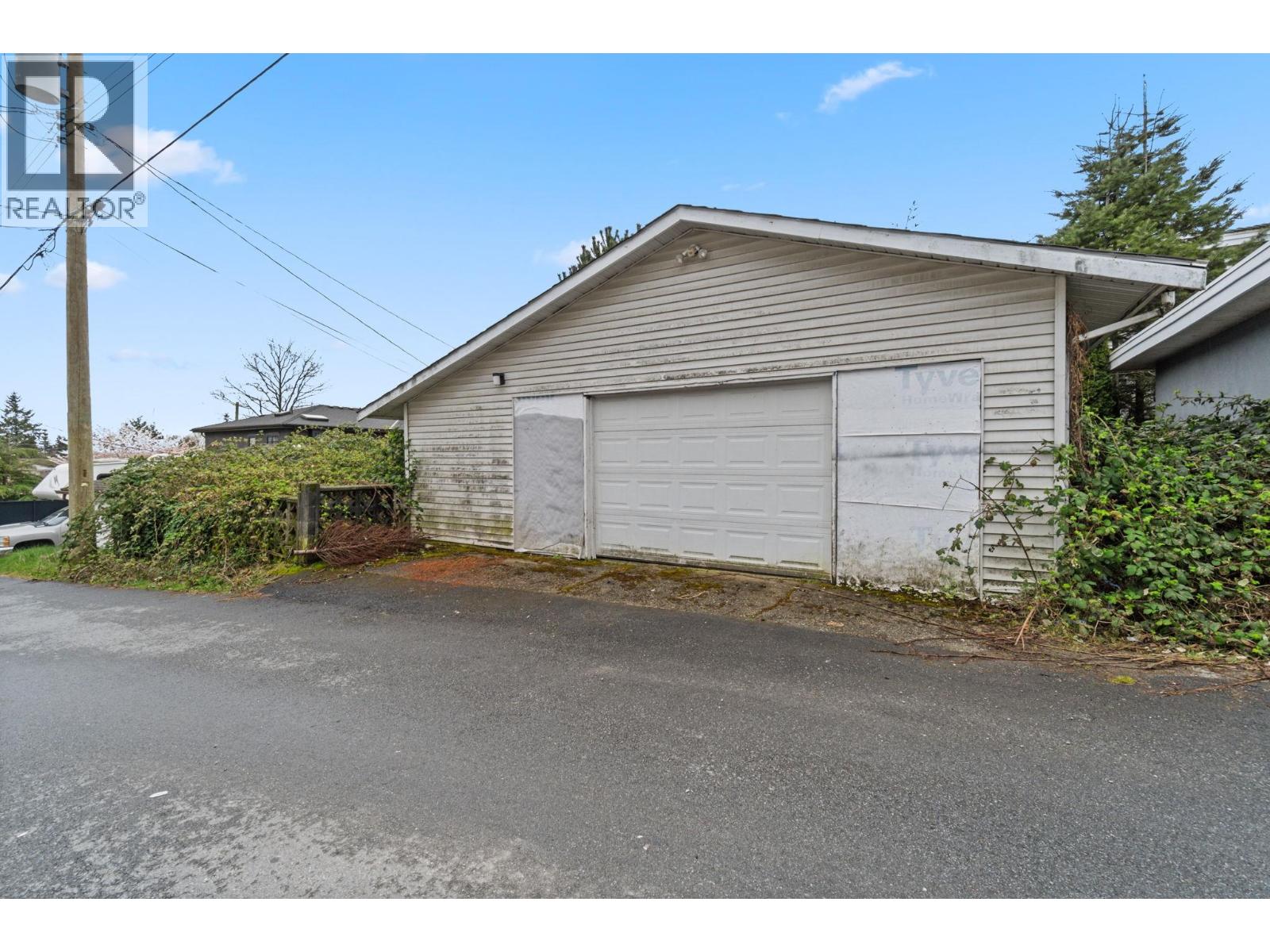 3977 Forest Street, Burnaby, British Columbia  V5G 1W7 - Photo 4 - R3108103