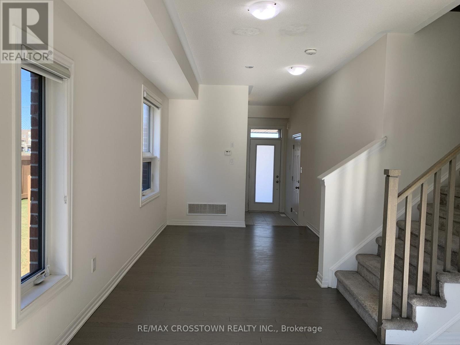 179 William Booth Avenue, Newmarket, Ontario  L3Y 4V9 - Photo 2 - N12985204