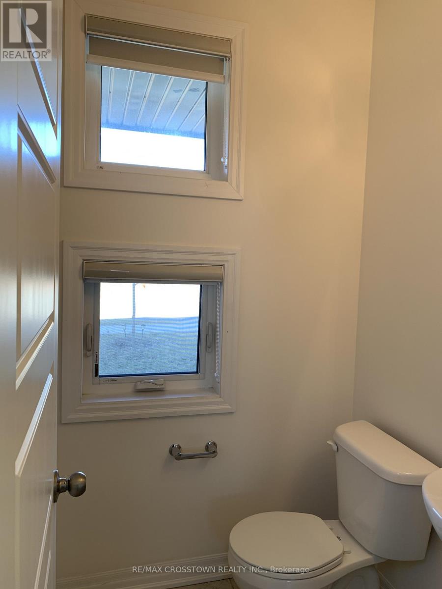 179 William Booth Avenue, Newmarket, Ontario  L3Y 4V9 - Photo 4 - N12985204