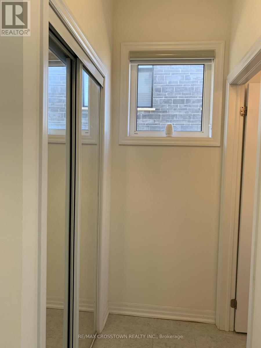 179 William Booth Avenue, Newmarket, Ontario  L3Y 4V9 - Photo 3 - N12985204