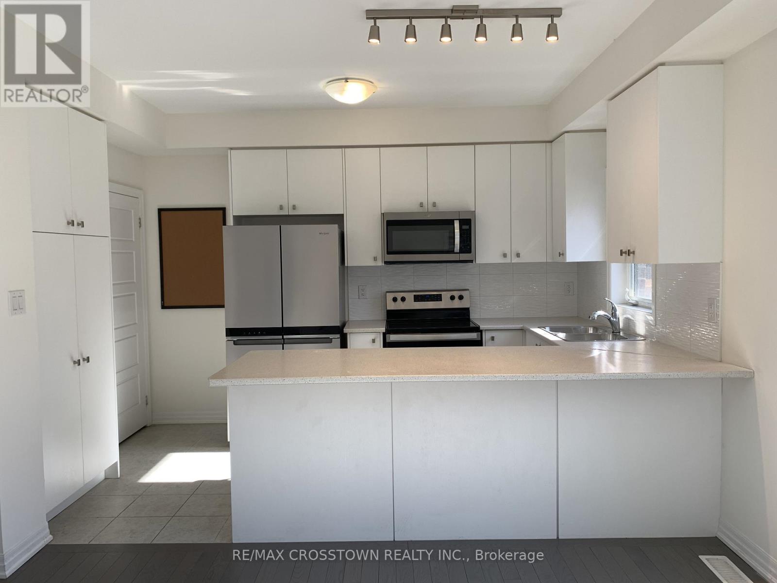 179 William Booth Avenue, Newmarket, Ontario  L3Y 4V9 - Photo 7 - N12985204