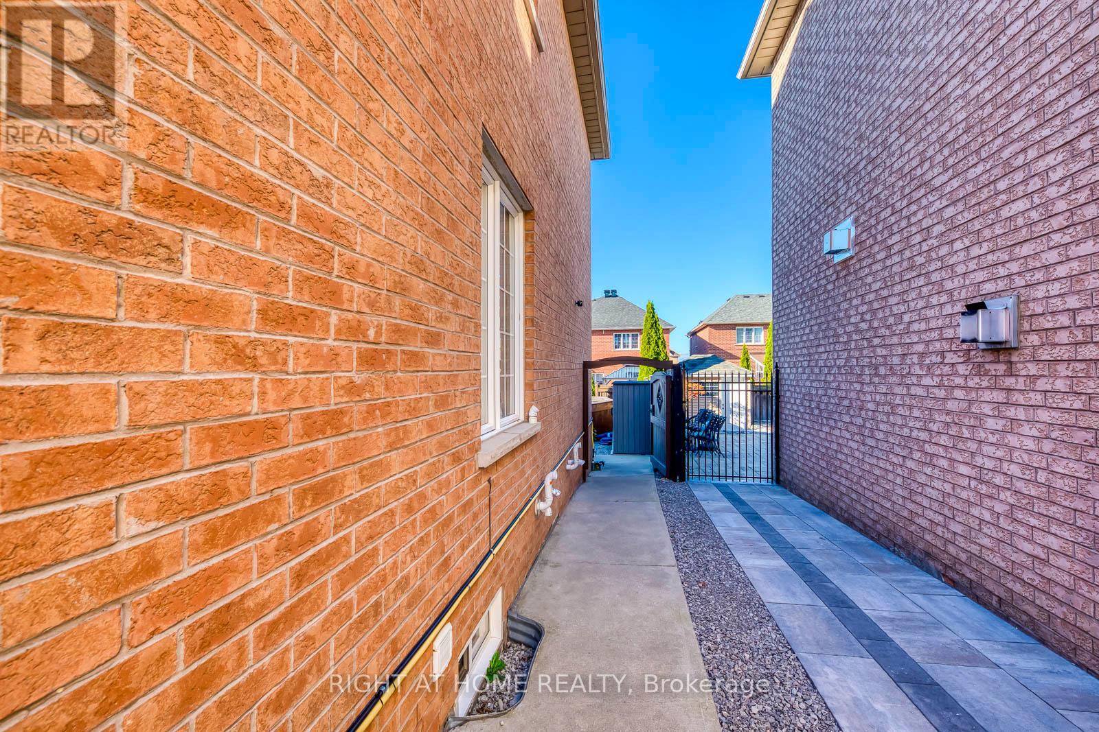 Lower - 56 Barberry Crescent, Richmond Hill, Ontario  L4E 4S6 - Photo 3 - N12987708