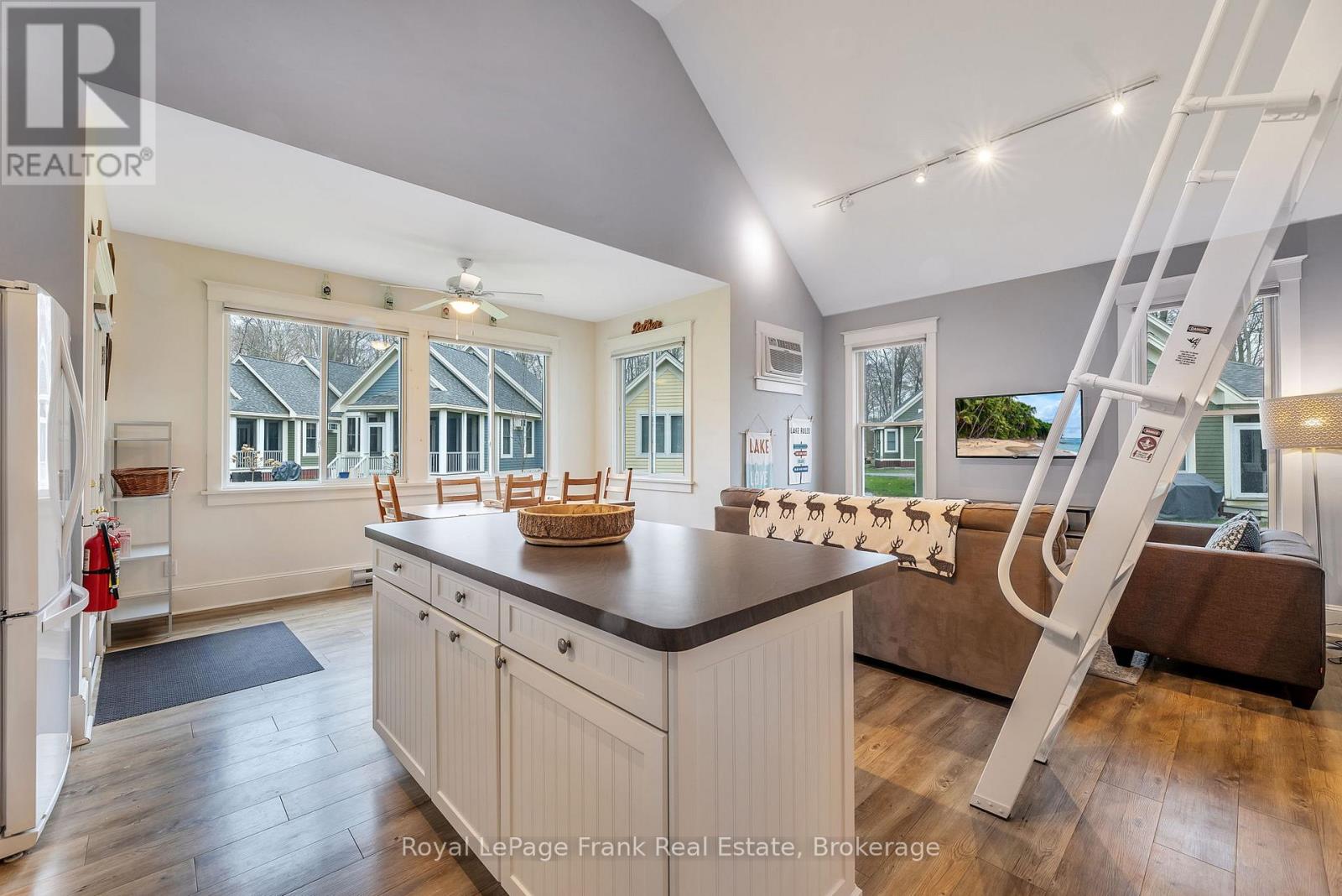 219 - 11 Hollow Lane, Prince Edward County, Ontario  K0K 1P0 - Photo 10 - X12987714