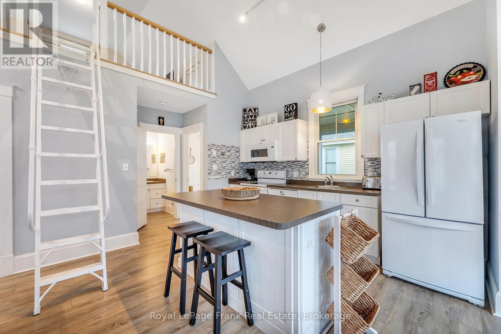 219 - 11 Hollow Lane, Prince Edward County, Ontario  K0K 1P0 - Photo 8 - X12987714