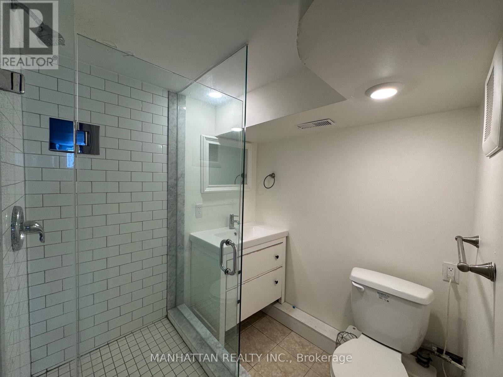 10 Victor Drive, Whitchurch-Stouffville, Ontario  L4A 3G5 - Photo 23 - N12681452