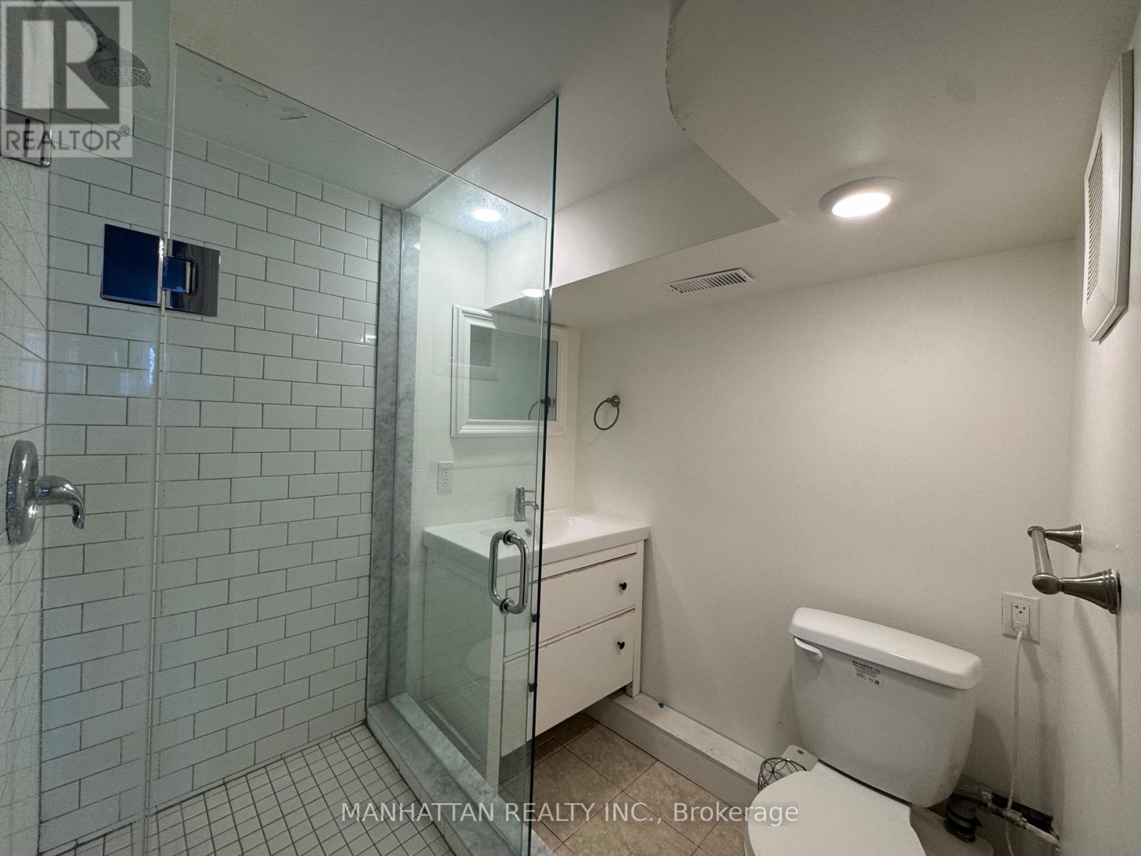 10 Victor Drive, Whitchurch-Stouffville, Ontario  L4A 3G5 - Photo 24 - N12681452