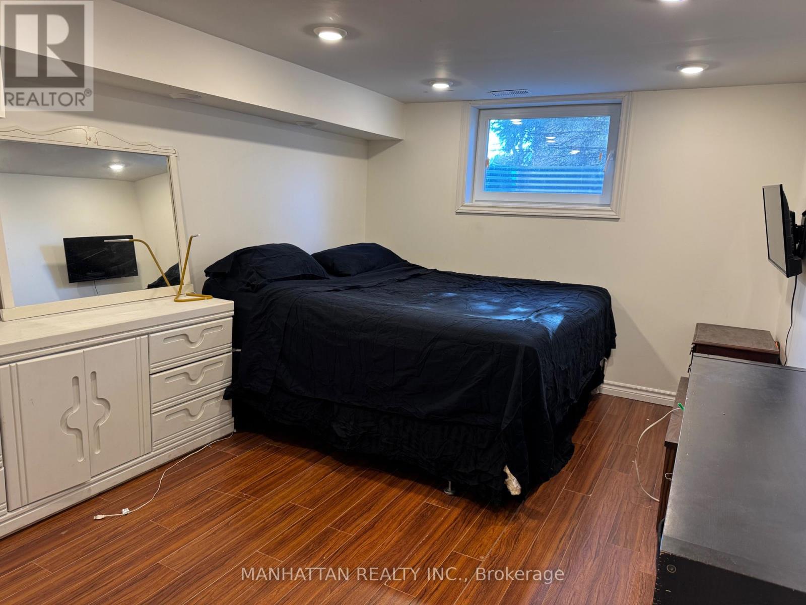 10 Victor Drive, Whitchurch-Stouffville, Ontario  L4A 3G5 - Photo 21 - N12681452