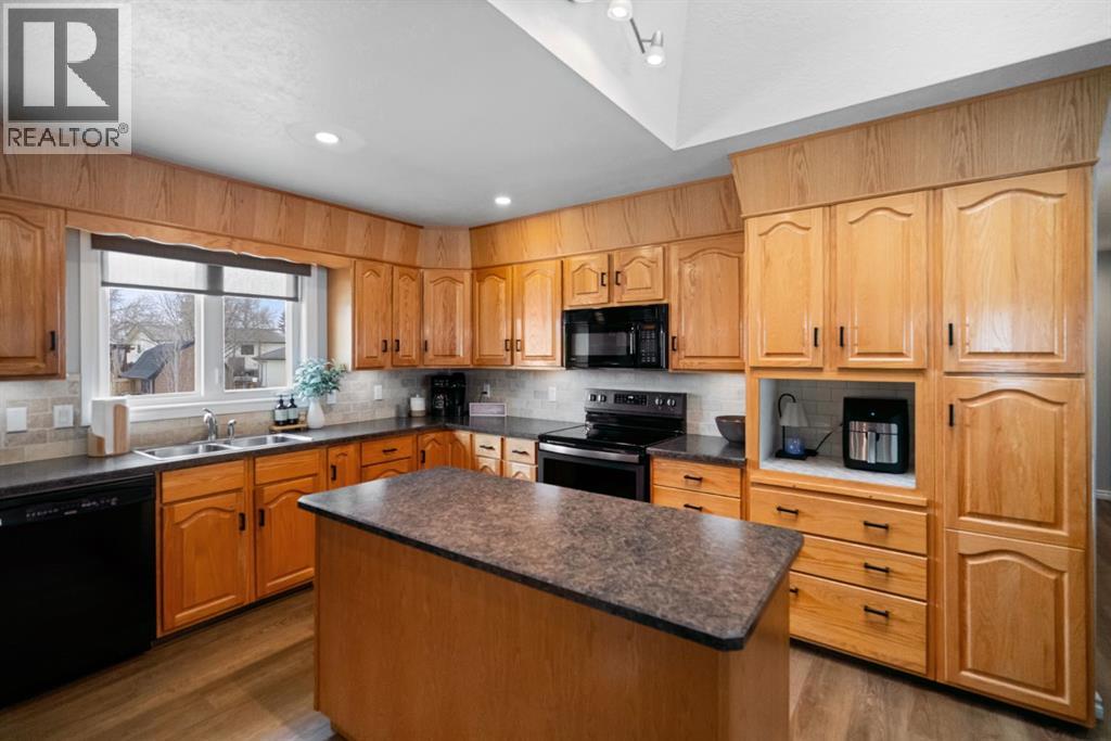 6405 50 Avenue, Camrose, Alberta  T4V 3Z9 - Photo 6 - A2298902