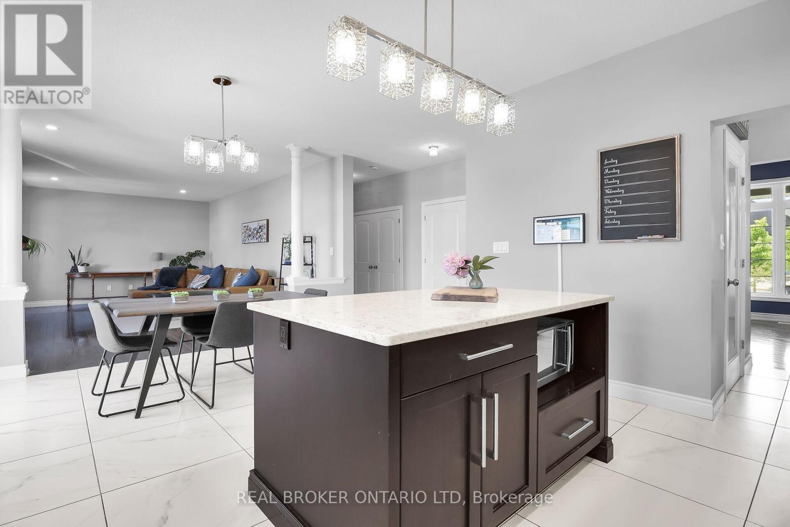 27 Glenwood Street, St. Thomas, Ontario  N5R 0G3 - Photo 10 - X12889270