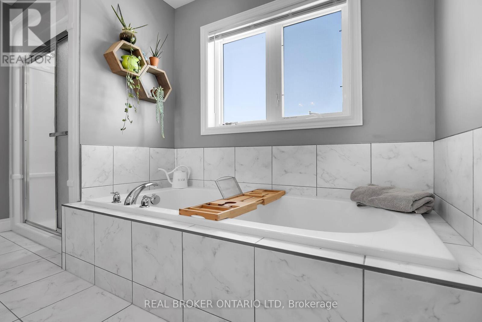 27 Glenwood Street, St. Thomas, Ontario  N5R 0G3 - Photo 25 - X12889270