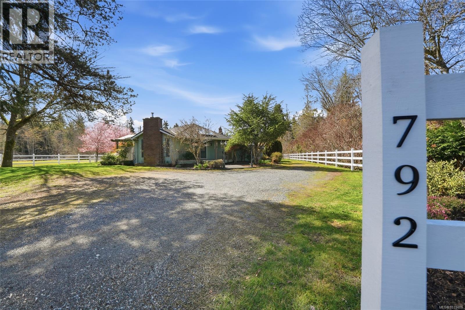 792 Bennett Rd, Qualicum Beach, British Columbia