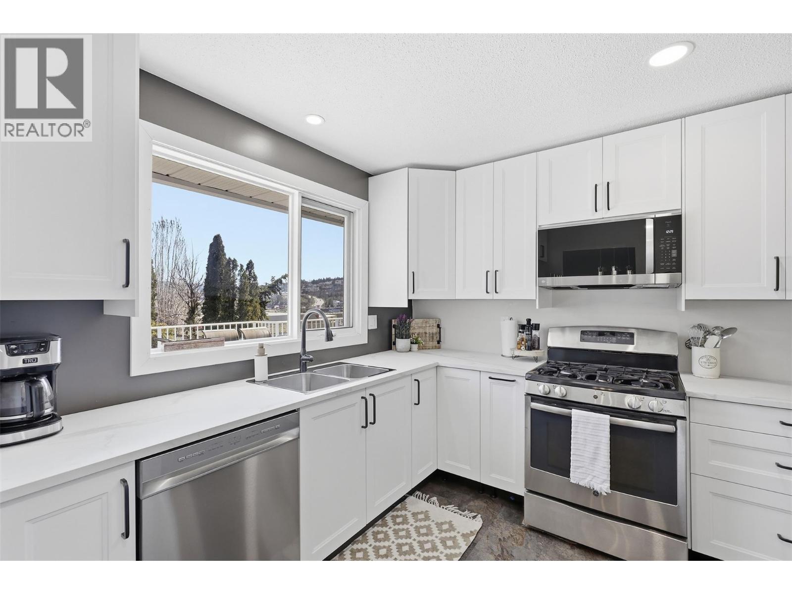 1515 Cascade Street, Kamloops, British Columbia  V2E 1C1 - Photo 2 - 10383014