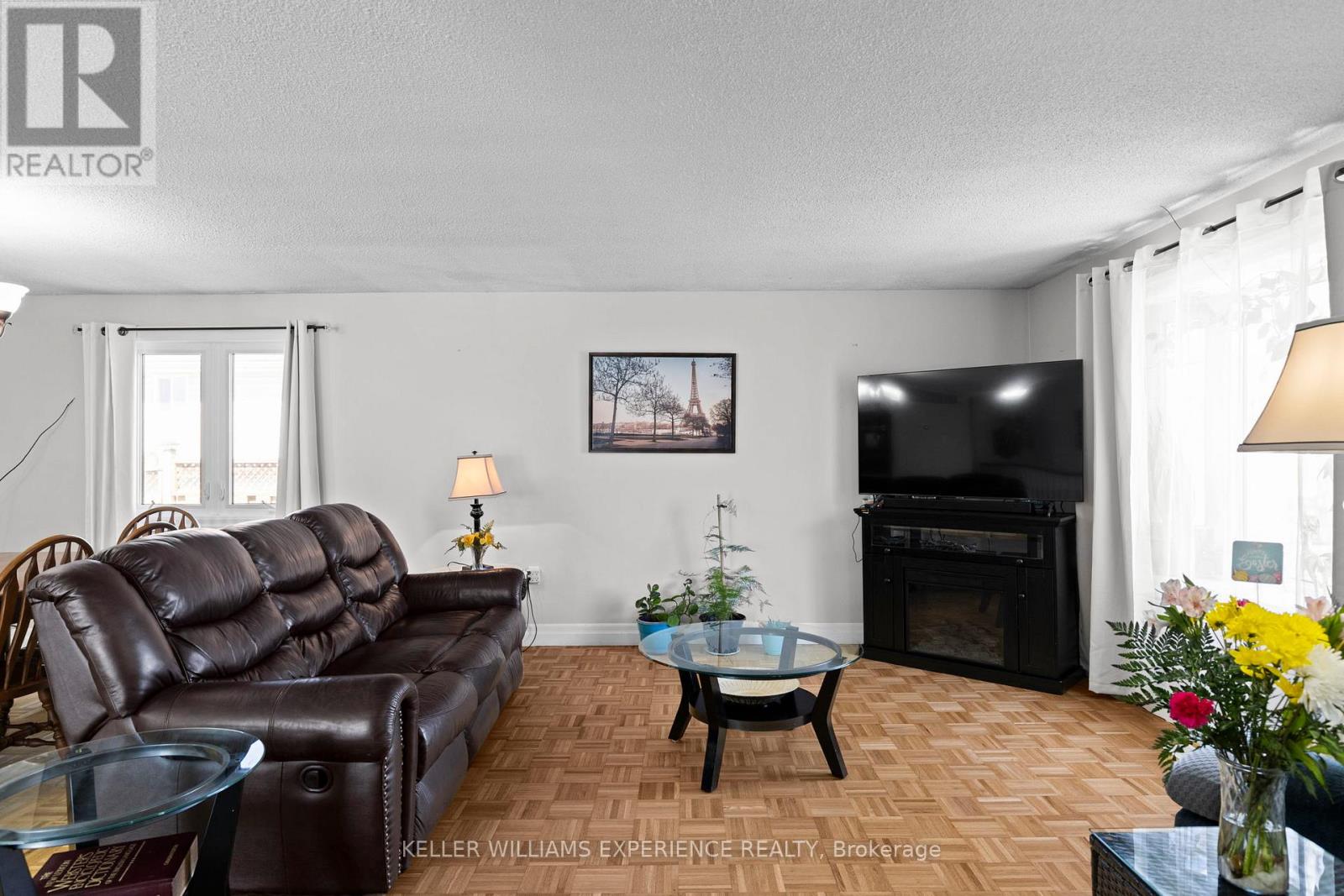 5 Laurie Crescent, Barrie, Ontario  L4M 6C7 - Photo 4 - S12987732